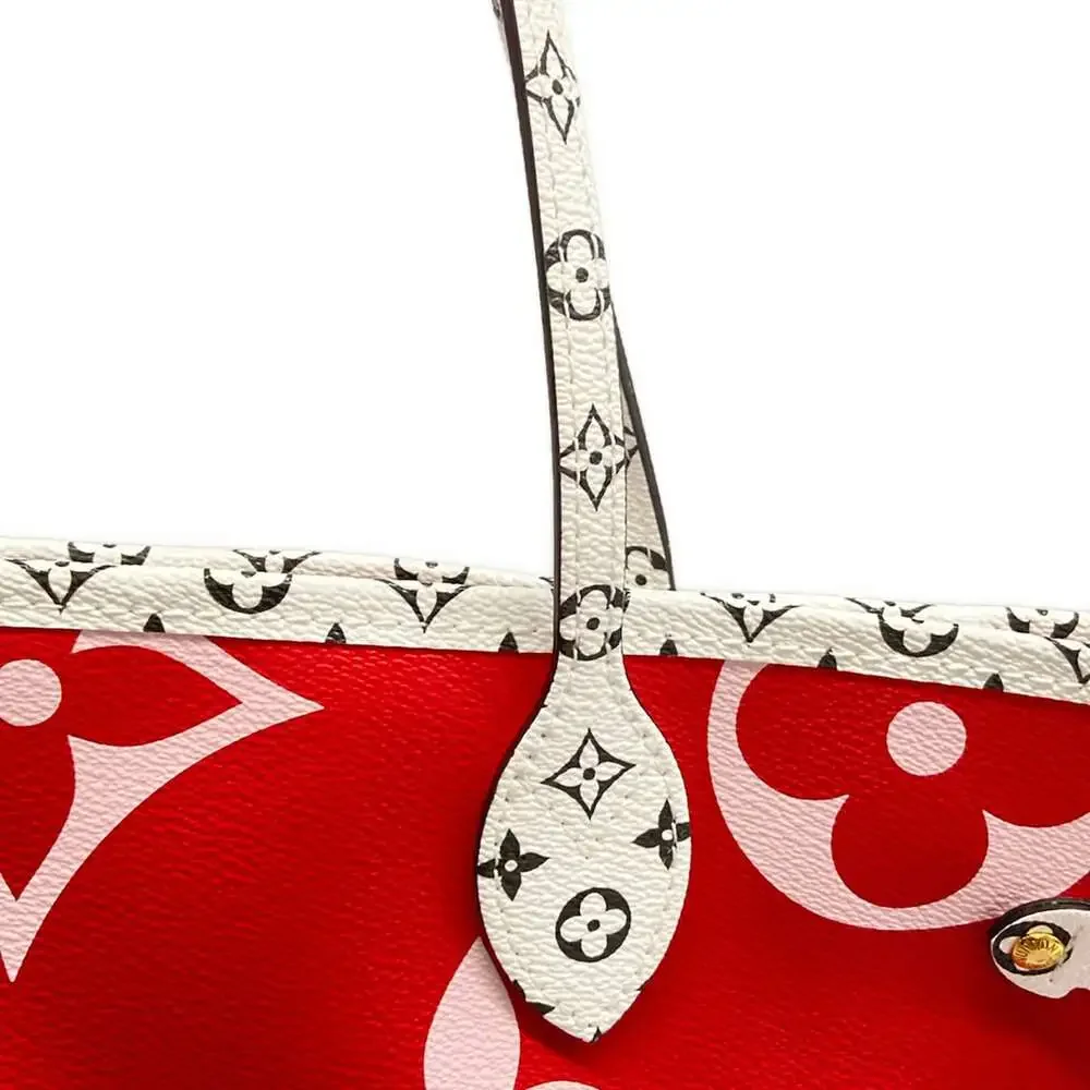 Louis Vuitton Neverfull MM Giant Monogram Tote Bag M44567